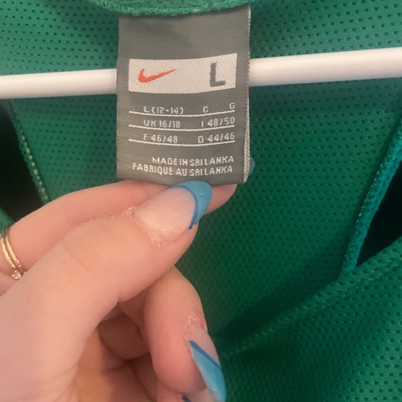 Green Nike top - Picture 2 of 2